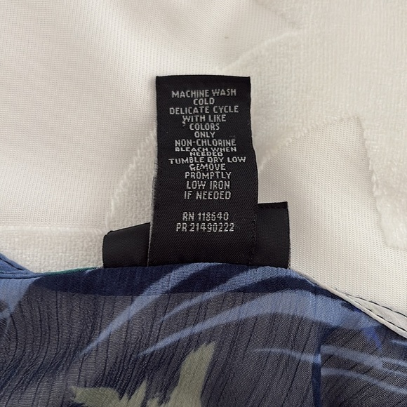 Lane Bryant Blue/Green Cap Sleeve Tropical Blouse w/Tank Top. Size 18/20 - Picture 9 of 9